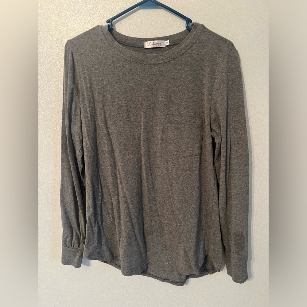 Women’s Dark Grey Long Sleeve Pocket Tee Size Small NWOT
